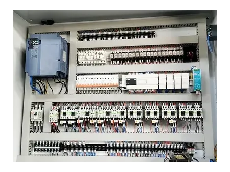 Máquina de corte e vinco plana automática com unidade de descarte (até 700 ton)