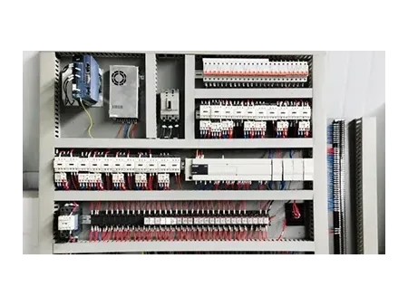 Máquina de corte e vinco plana automática com unidade de descarte (até 700 ton)