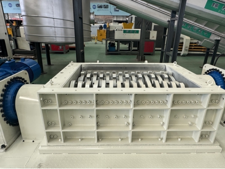 Triturador de cisalhamento de eixo duplo