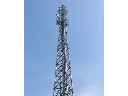Torre de telecomunicação cantoneira quadrada