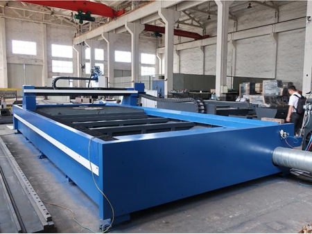 Máquina de corte por plasma CNC (Corte de metal e aço mediante o uso de fonte de plasma de alto desempenho)
