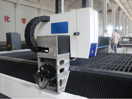 Máquina de corte a laser de fibra 500w com laser de fibra IPG