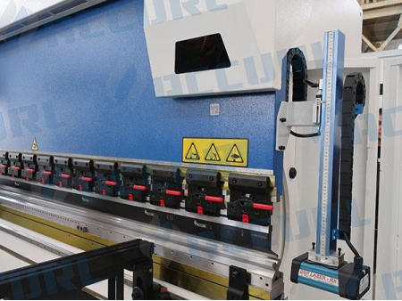 Prensa dobradeira CNC de 8 eixos