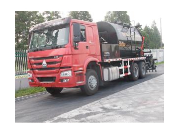 Distribuidor de asfalto com pintura de impermeabilização antiderrapante