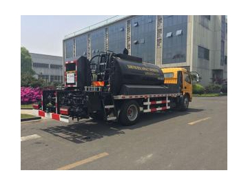 Distribuidor de asfalto com pintura de impermeabilização antiderrapante