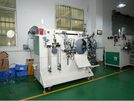 Bobinadeira automática para fitas sem tubete de papel