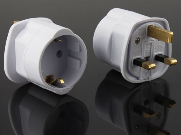 <strong>Adaptador de tomada</strong> padrão britânico