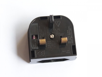 <strong>Adaptador de tomada</strong> padrão britânico
