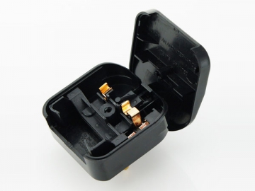 <strong>Adaptador de tomada</strong> padrão britânico