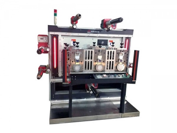 <strong>Máquina de corte e vinco</strong> rotativa de três estações